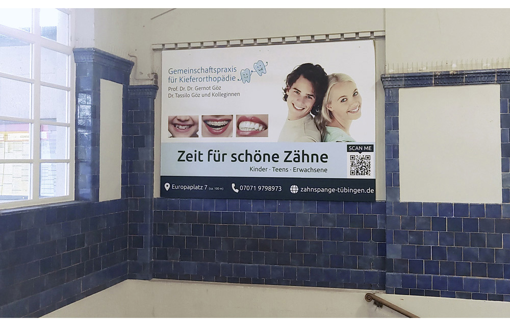 werbung im bahnhof tübingen